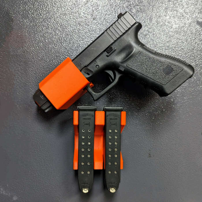 Magnetische Halterungen für Glock Pistolen und Glock Magazine für den Waffenschrank