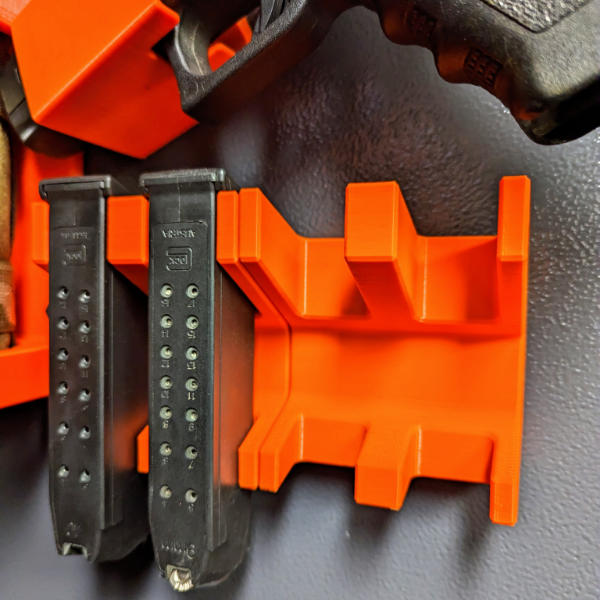 Magnetischer Magazinhalter für den Waffenschrank - hier für zweireihige Glock Magazine