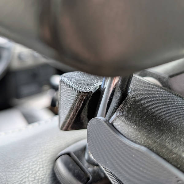 Krabbe Pro Gewehrhalter: werkzeuglose Montage für den sicheren Transport von Büchse und Flinte im Auto.
