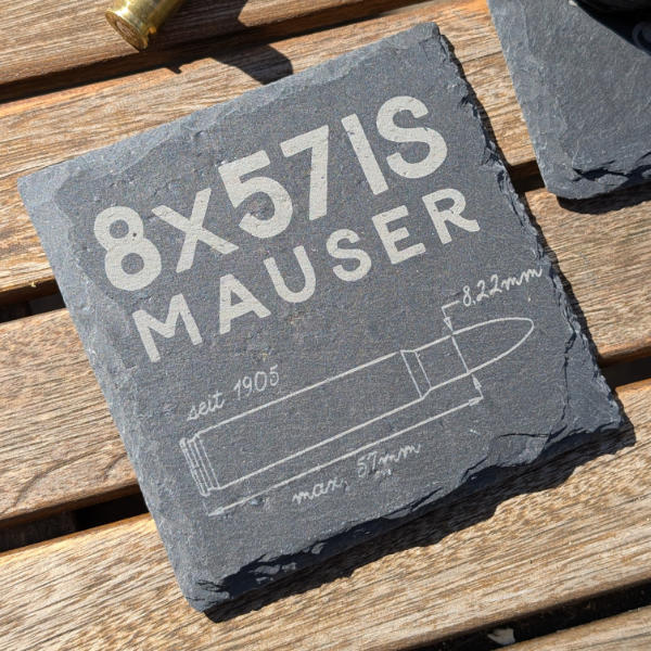 Geschenkidee für Jäger: Getränkeuntersetzer mit Kaliber 8x57IS Mauser-Motiv mit Patronenskizze von Jagawams