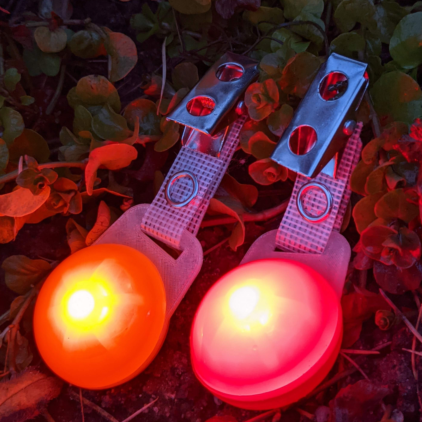 LED Blinklichter zur Markierung des Anschusses, von Prischzeichen, der Beute, der Schussposition bei der Jagd und auf Nachsuche bei Dunkelheit. Mit Universal-Clip zur Befestigung. Wasserfest und mit Wechselbatterie.