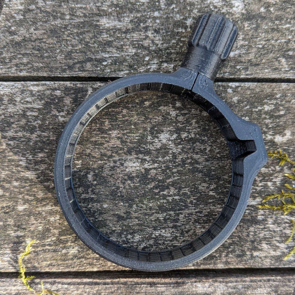 Zubehör für Zielfernrohre: Schnellverstellhebel für den Zoom der Leica Magnus Zielfernrohrserie. Versetzte Ausführung in Nachtschwarz.